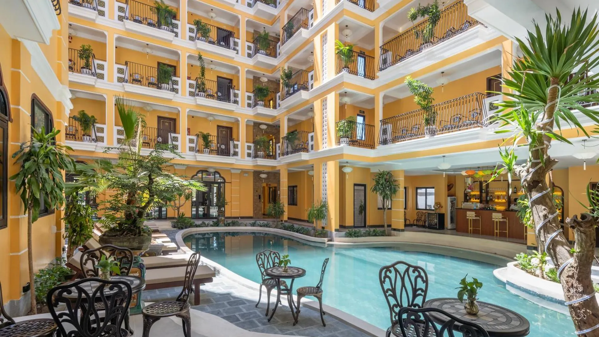 Bbl Luxury Hotel & Spa 호이안 5*,  베트남